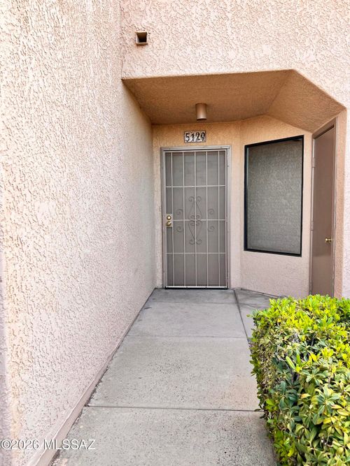 5129-5675 N Camino Esplendora, Tucson, AZ, 85718-4566 | Card Image