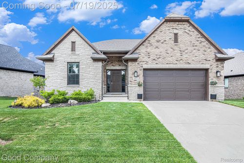 55172 Hanford Court, Shelby Charter Township, MI, 48316 | Card Image