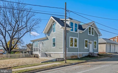 511 Berry St, MARTINSBURG, WV, 25401-1747 | Card Image