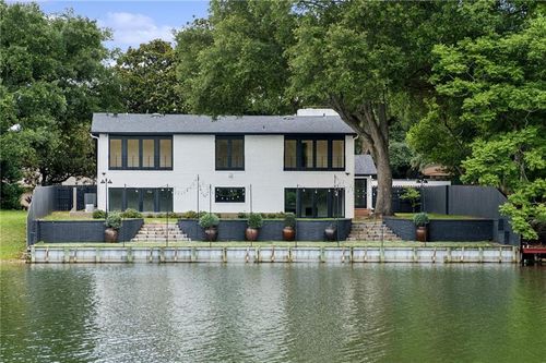 8 Park Island Dr, New Orleans, LA, 70122-1229 | Card Image