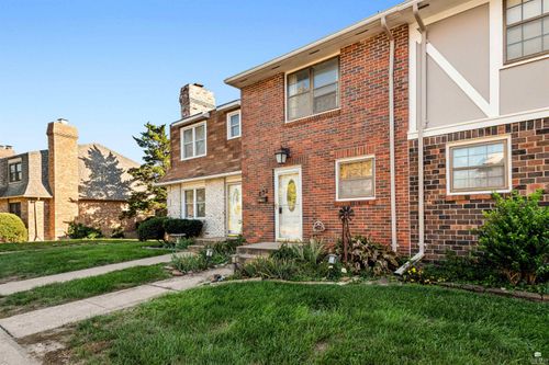 332 Twykingham Pl, Manhattan, KS, 66503-3024 | Card Image