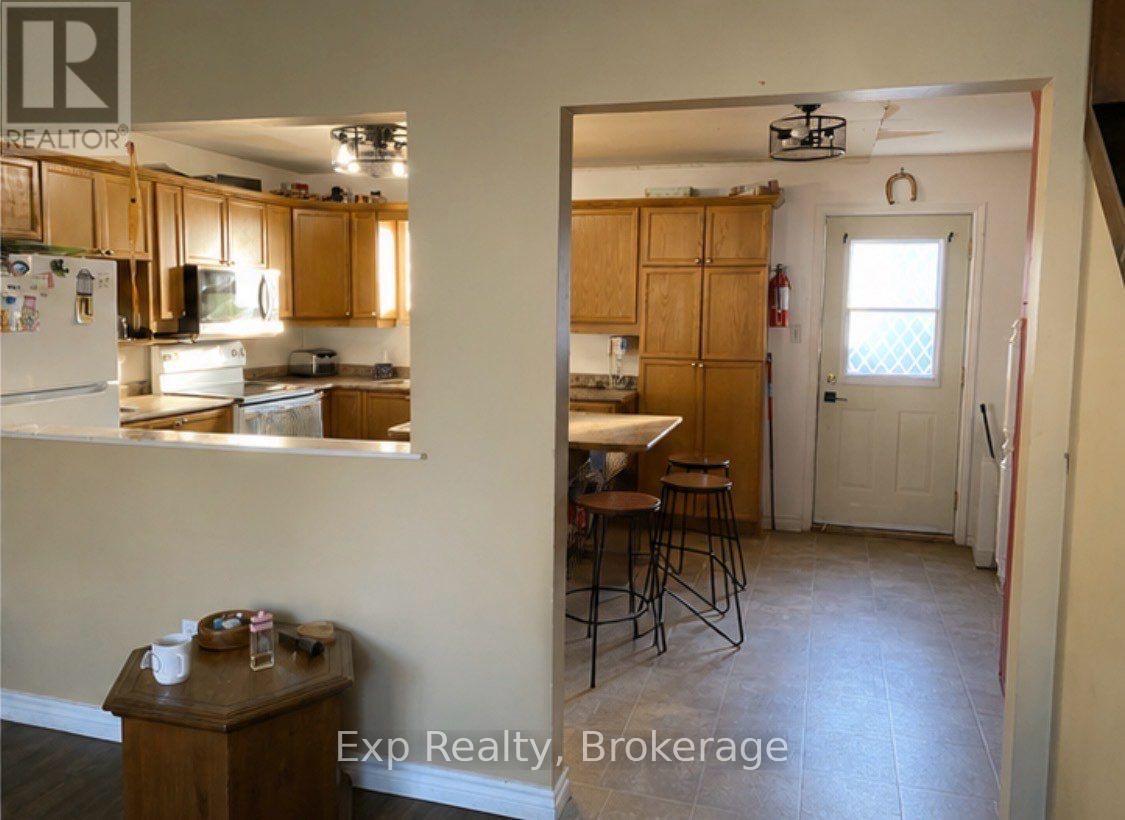 Residential in Kawartha Lakes (Lindsay) 3