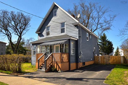 163 Brookland St, Sydney, NS, B1P5B7 | Card Image