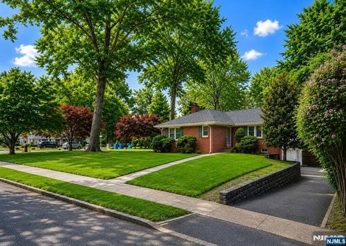 204 Kensington Ave, Norwood, NJ, 07648-1706 | Card Image