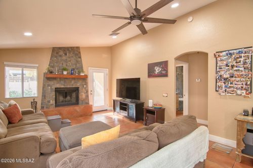 8176 N Wheatfield, Tucson, AZ, 85741 | Card Image