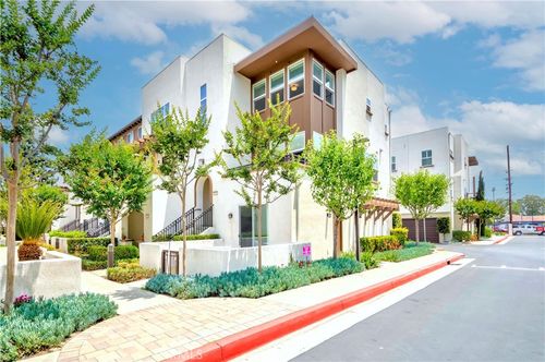 9213 Sunshine Pl, Downey, CA, 90240 | Card Image