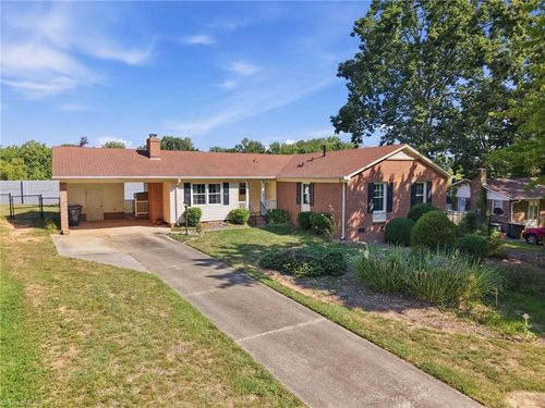 16 Saint Martin Place, Greensboro, NC, 27455 | Card Image