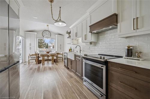 23 Whittaker Cres, Cambridge, ON, N1T1Z4 | Card Image