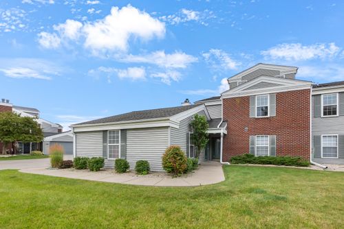 1726860 E Fieldhack Dr, Pewaukee, WI, 53072-5415 | Card Image