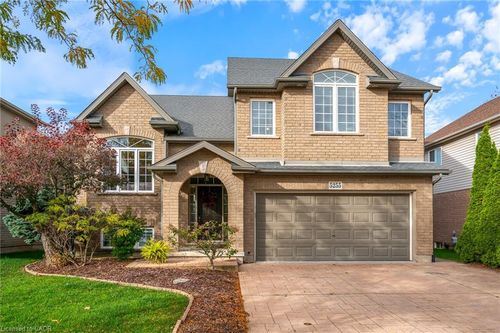 5255 White Dove Pky, Niagara Falls, ON, L2H3M5 | Card Image