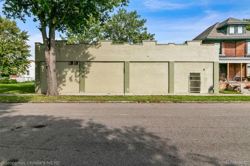 2908 Cochrane St, Detroit, MI, 48216-1243 | Card Image