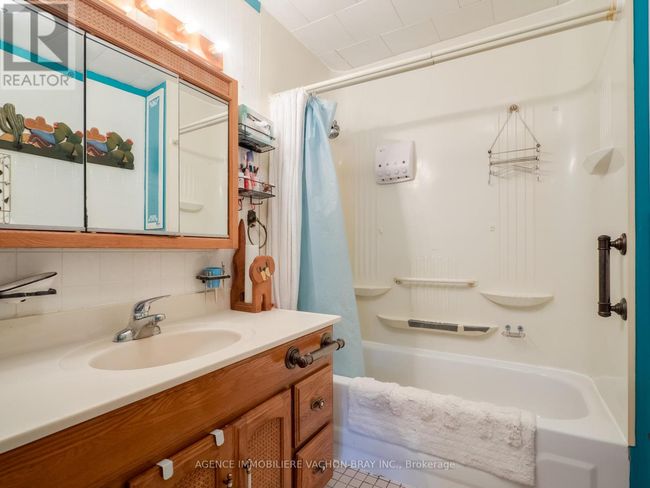 22197 Parkhill Cir, House other with 3 bedrooms, 2 bathrooms and 3 parking in North Lancaster ON | Image 9