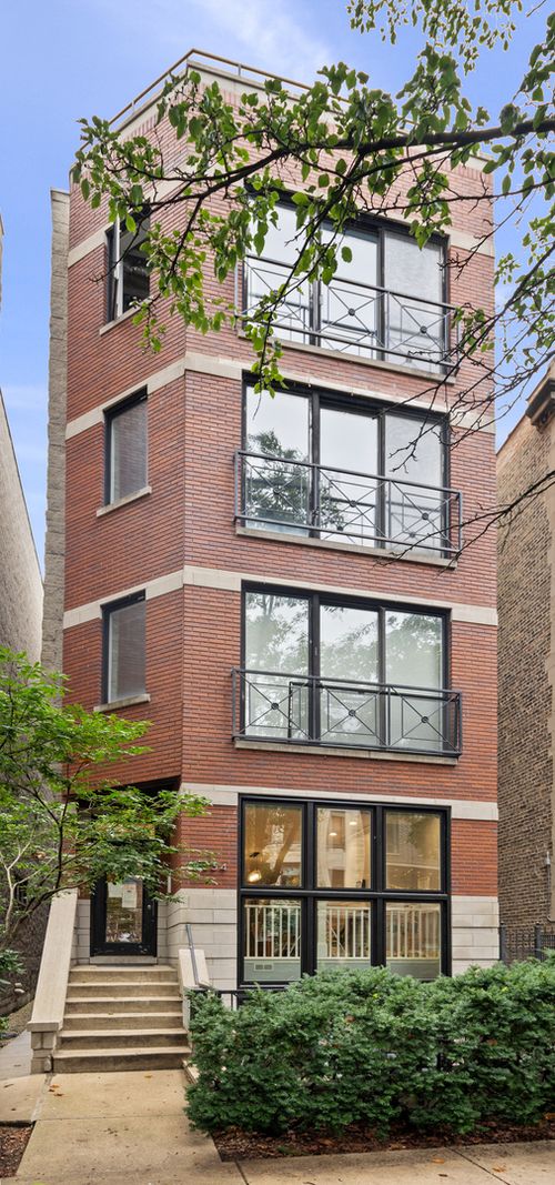 3-3534 Fremont St, Chicago, IL, 60657-1926 | Card Image