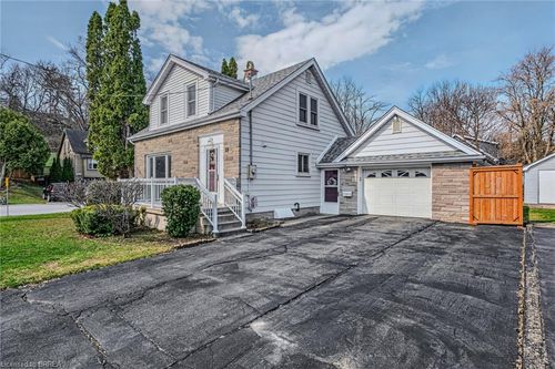 19 Lyndsay St, Brantford, ON, N3T2C5 | Card Image