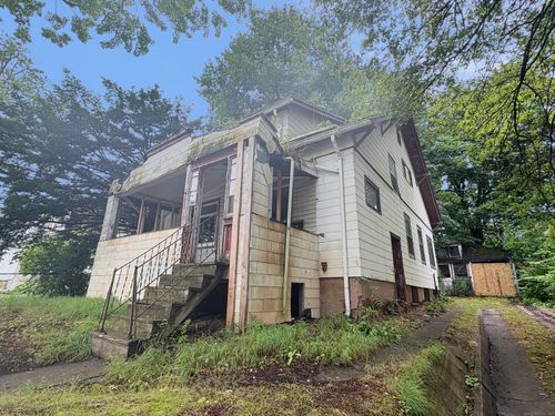 607 Broadview Ter, Hartford, CT, 06106-4007 | Card Image