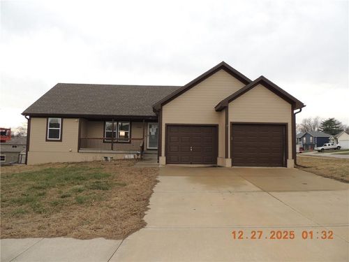 18901 E Lynchburg Pl N, Independence, MO, 64058-1402 | Card Image