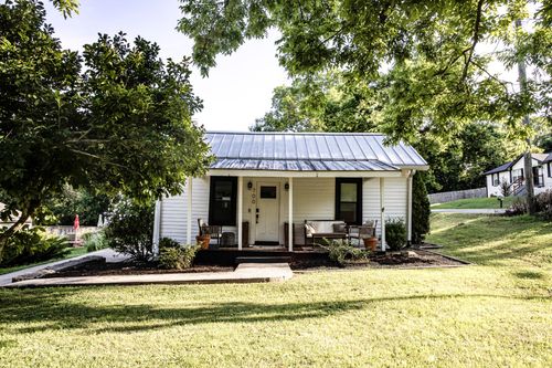 700 Maplewood Ln, Nashville, TN, 37216-1609 | Card Image