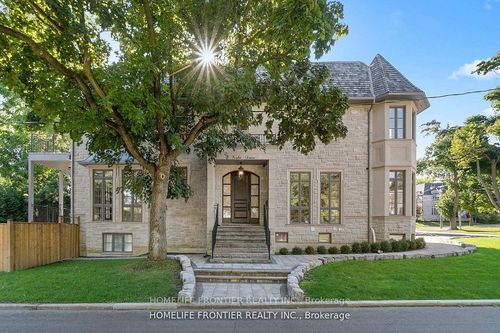 8 Vesta Dr, Toronto, ON, M5P2Z3 | Card Image