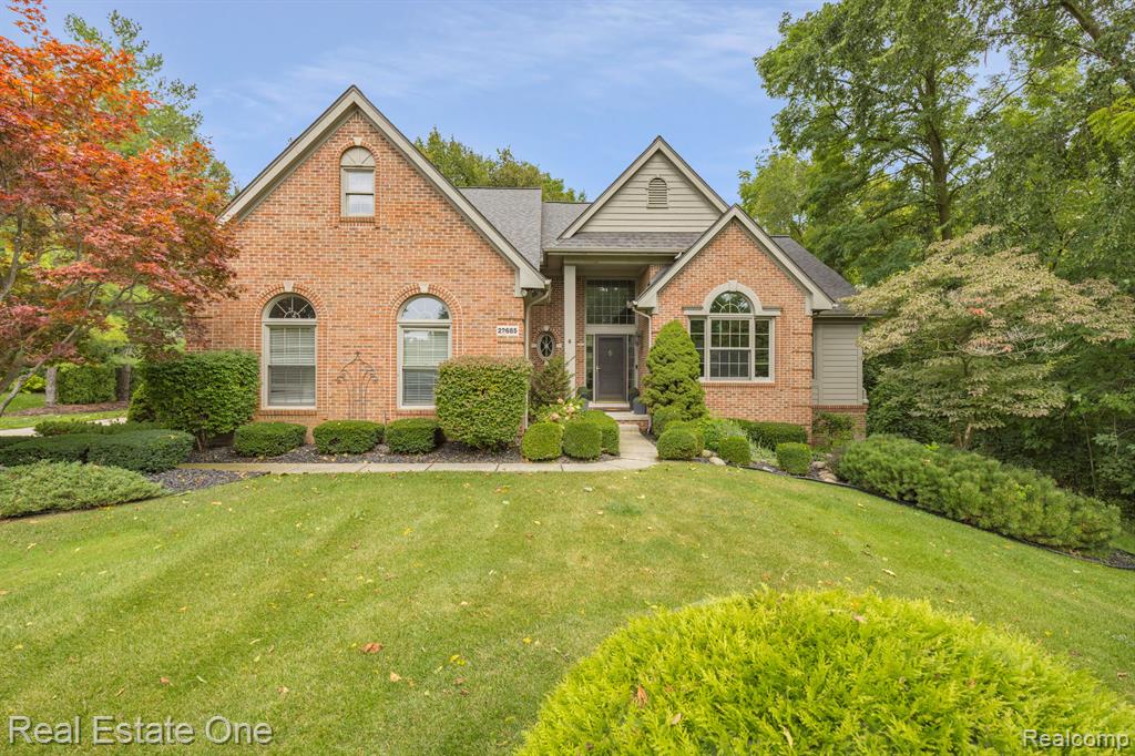 Spy Glass Hill Dr, South Lyon, MI 48178 #1