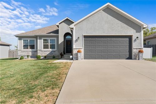 1406 Sw 8th Ter, Oak Grove, MO, 64075-9564 | Card Image