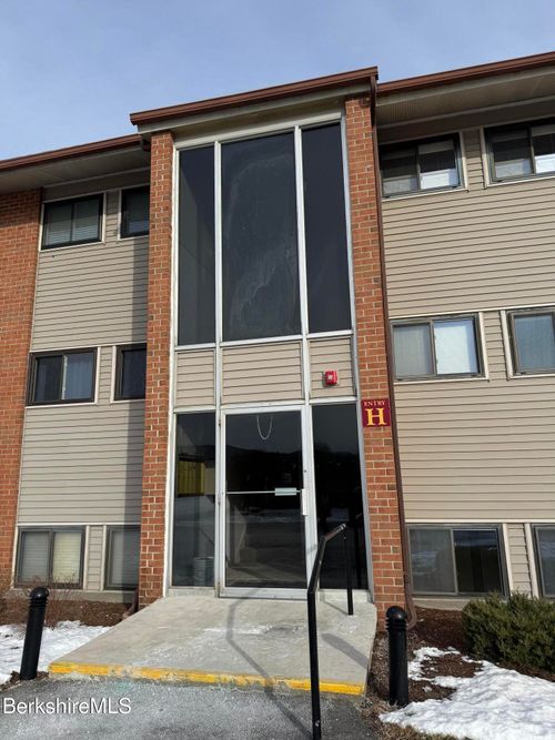 h1-189 Stratton Rd, Williamstown, MA, 01267-2961 | Card Image