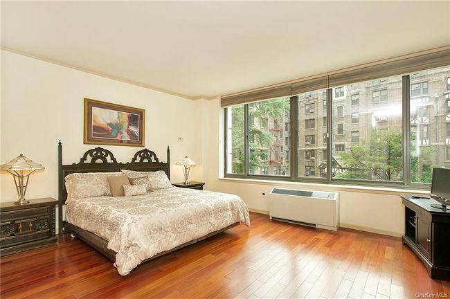 5A - 10 City Place, Condo with 2 bedrooms, 2 bathrooms and null parking in White Plains NY | Image 3