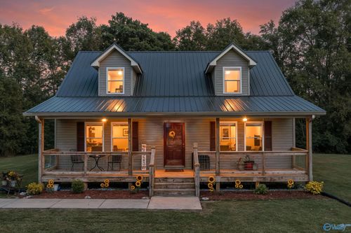 2400 Johnson Rd, Gadsden, AL, 35901-8438 | Card Image