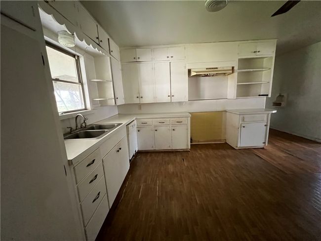 203 Dugger St, House other with 4 bedrooms, 3 bathrooms and null parking in Edna TX | Image 25