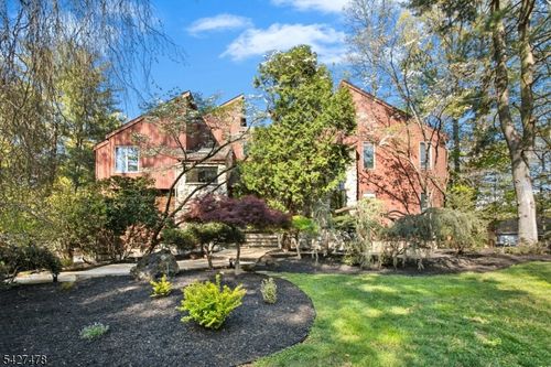 25 Ravenswood Ln, Scotch Plains, NJ, 07076-3321 | Card Image