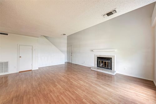 300-2401 Leon St, Austin, TX, 78705-4627 | Card Image