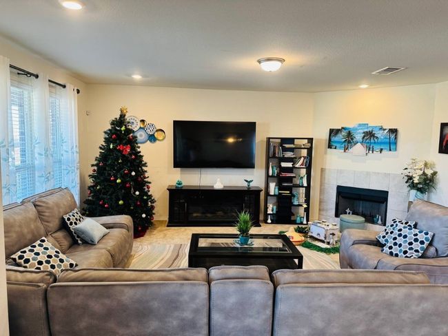16614 Brogan Ln, Condo with 4 bedrooms, 2 bathrooms and 4 parking in Pflugerville TX | Image 7