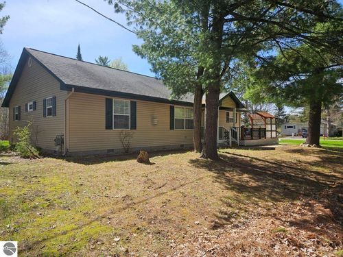 301 S 6th St, Roscommon, MI, 48653-9012 | Card Image
