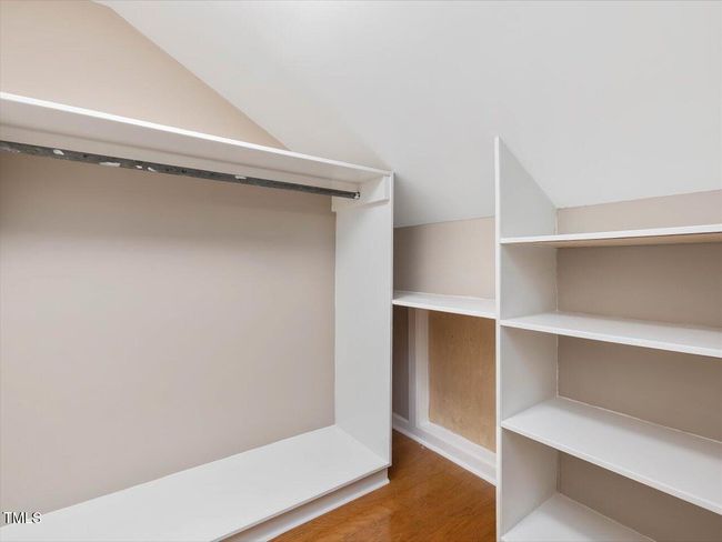 40-Walk in Closet | Image 39