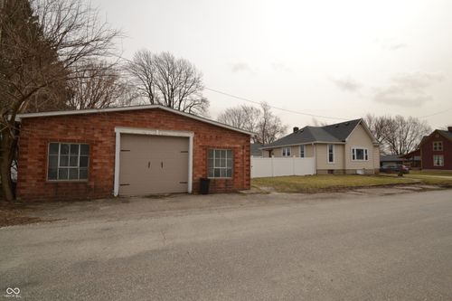 230 W Walnut St, Sharpsville, IN, 46068-9442 | Card Image