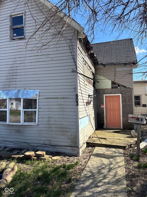 803 N 13th St, Elwood, IN, 46036-1215 | Card Image