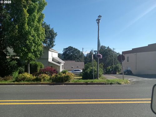 315 E Jewett Blvd, White Salmon, WA, 98672-3001 | Card Image