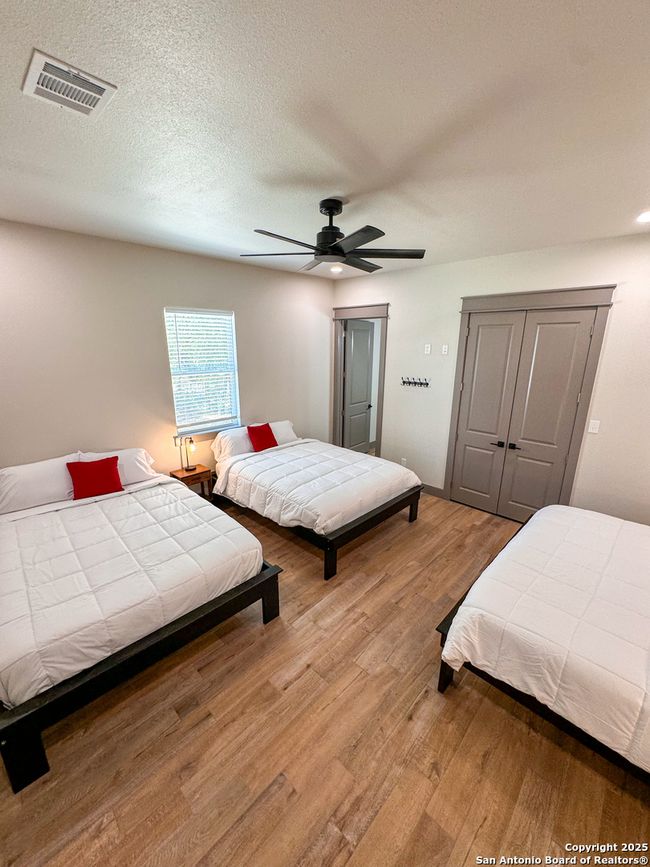 34 Lazy Dr, House other with 5 bedrooms, 6 bathrooms and null parking in Concan TX | Image 13