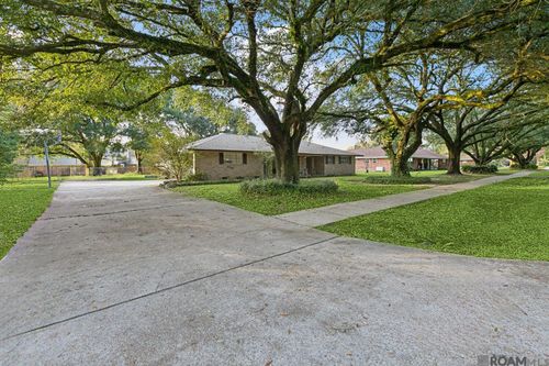 5015 Fennwood Dr, Zachary, LA, 70791-2431 | Card Image
