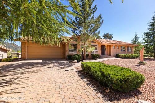 190 Fairway Oaks Ln, Sedona, AZ, 86351-8835 | Card Image