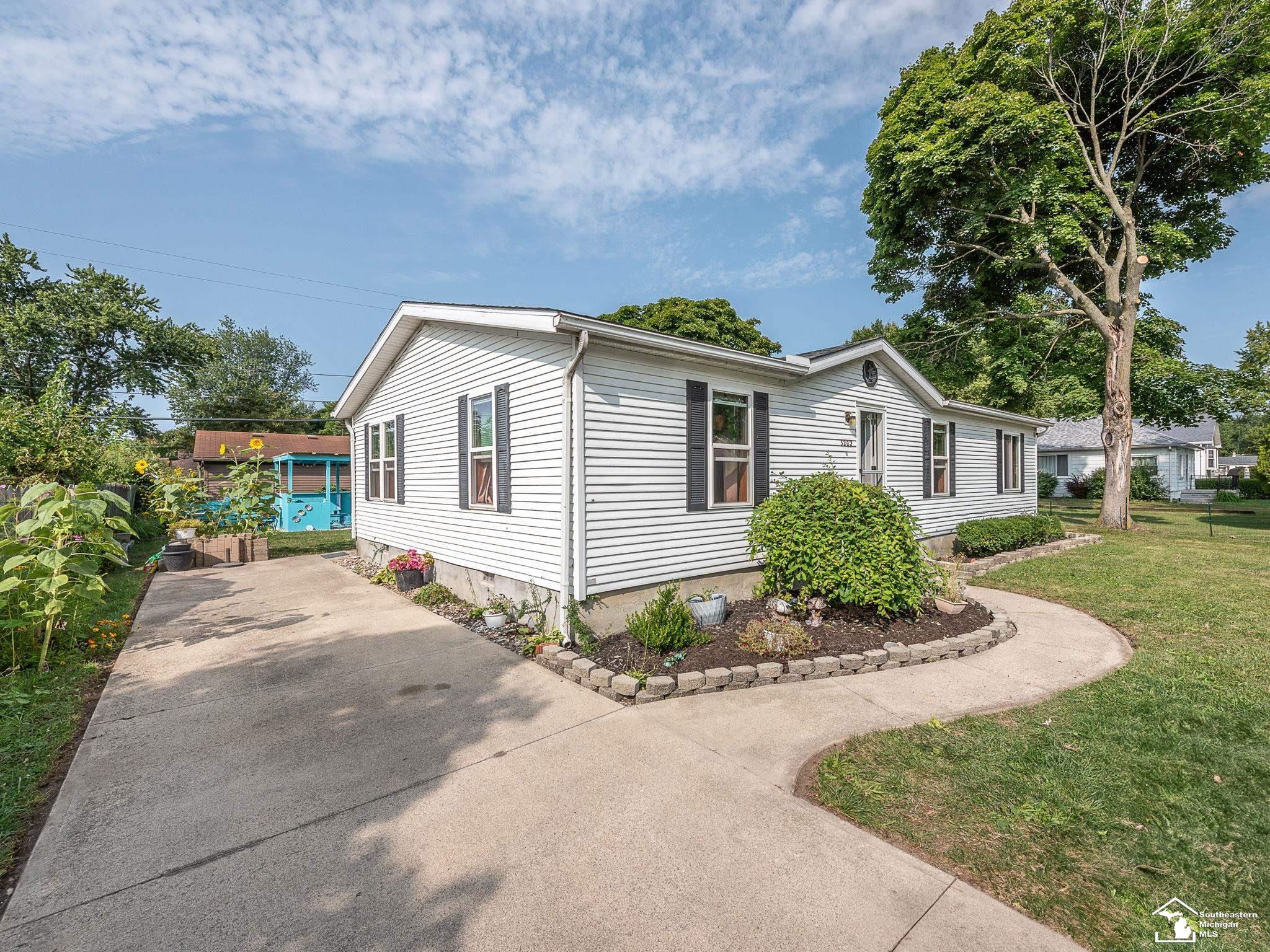 Ferndale St, Monroe, MI 48162