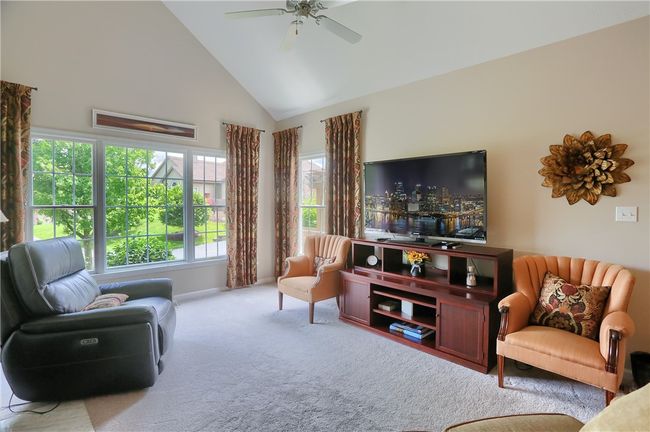 135 Linden Ct, Condo with 3 bedrooms, 3 bathrooms and 2 parking in Seven Fields PA | Image 12