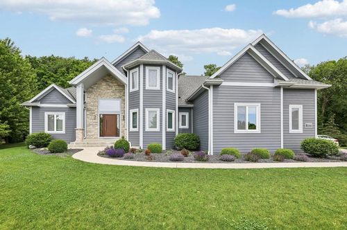 W166S7110 Still Meadow Court, MUSKEGO, WI, 53150 | Card Image