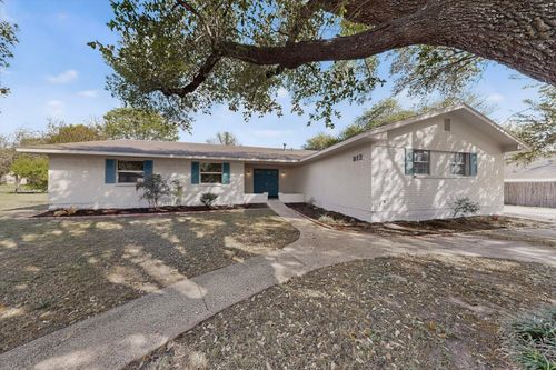 812 George St, Taylor, TX, 76574-5104 | Card Image