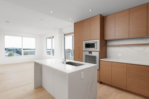 606-5693 Elizabeth St, Vancouver, BC, V5Y3K1 | Card Image