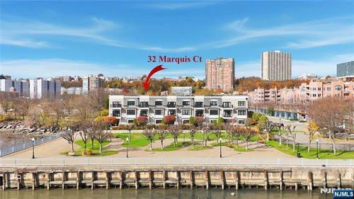 32 Marquis Ct, Edgewater, NJ, 07020-2900 | Card Image