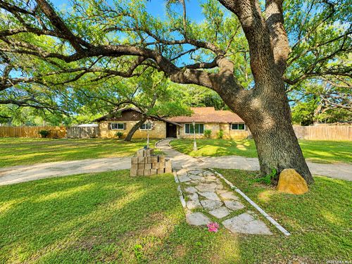 26 Sunrise Dr, Pleasanton, TX, 78064 | Card Image