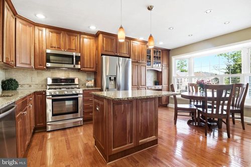 4866 Carriagepark Rd, FAIRFAX, VA, 22032-2383 | Card Image