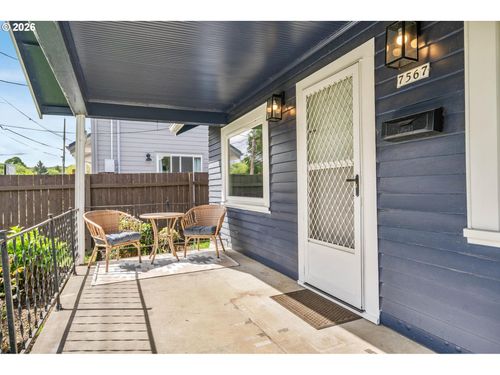 7567 N Gilbert Ave, Portland, OR, 97203-6213 | Card Image