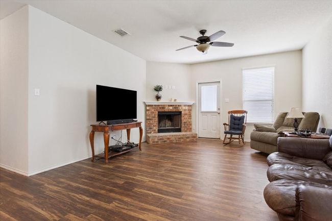 2025 Cliffbrake Way, House other with 3 bedrooms, 2 bathrooms and 2 parking in Georgetown TX | Image 9