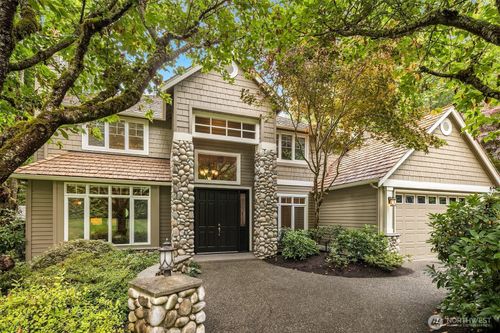 8425 213th Pl Ne, Redmond, WA, 98053-2266 | Card Image